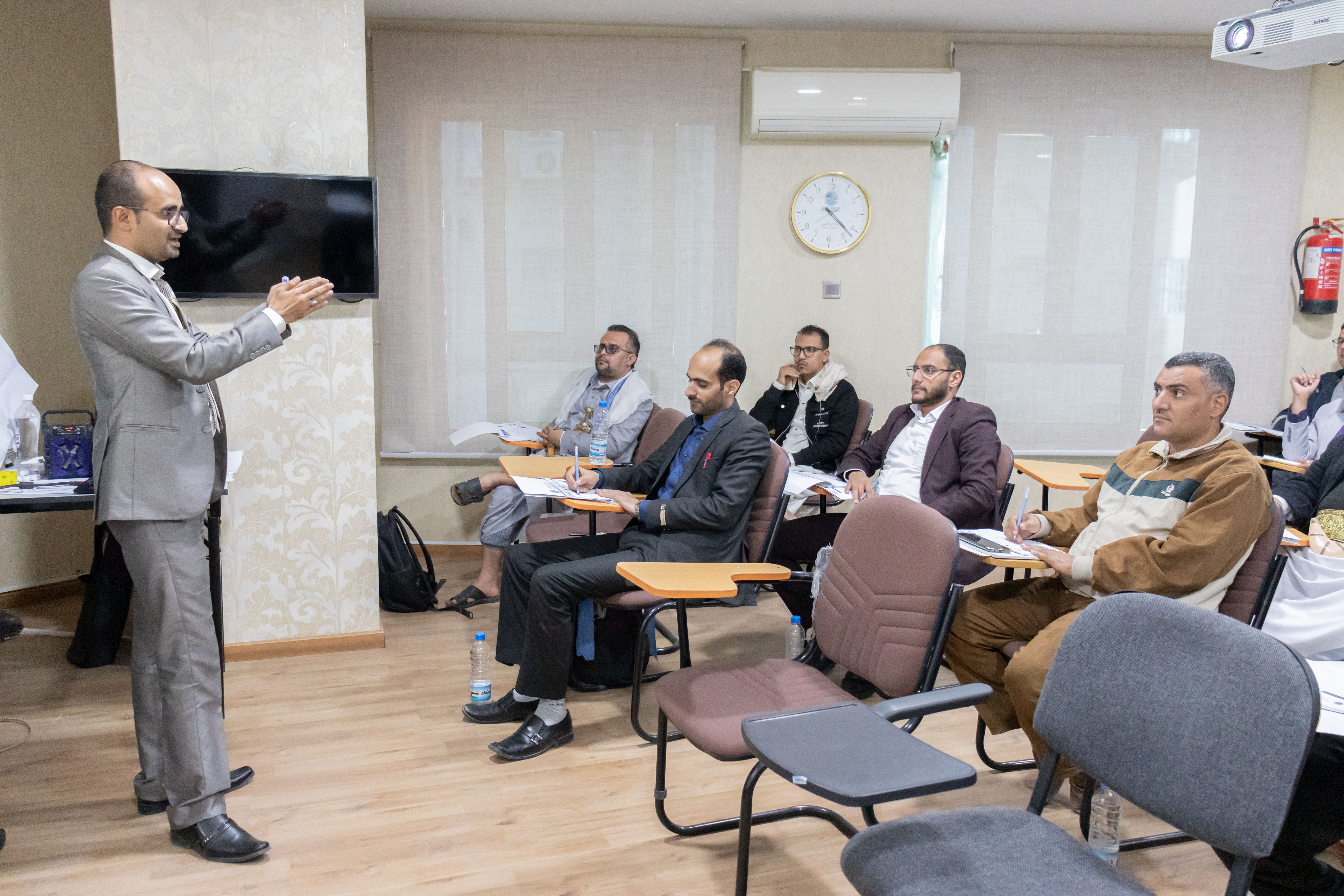 البنك الأهلي اليمني يعزز كفاءات موظفيه بدورة تدريبية متخصصة في إدارة المخاطر